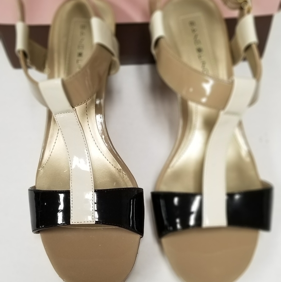 Bandolino Tan and Black Wedges - Picture 4 of 7